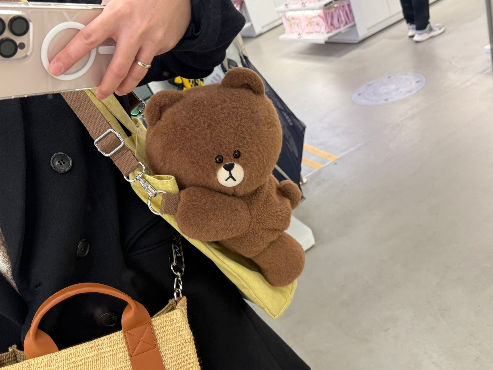 [LINE FRIENDS] PLUSH CROSS BAG - BROWN