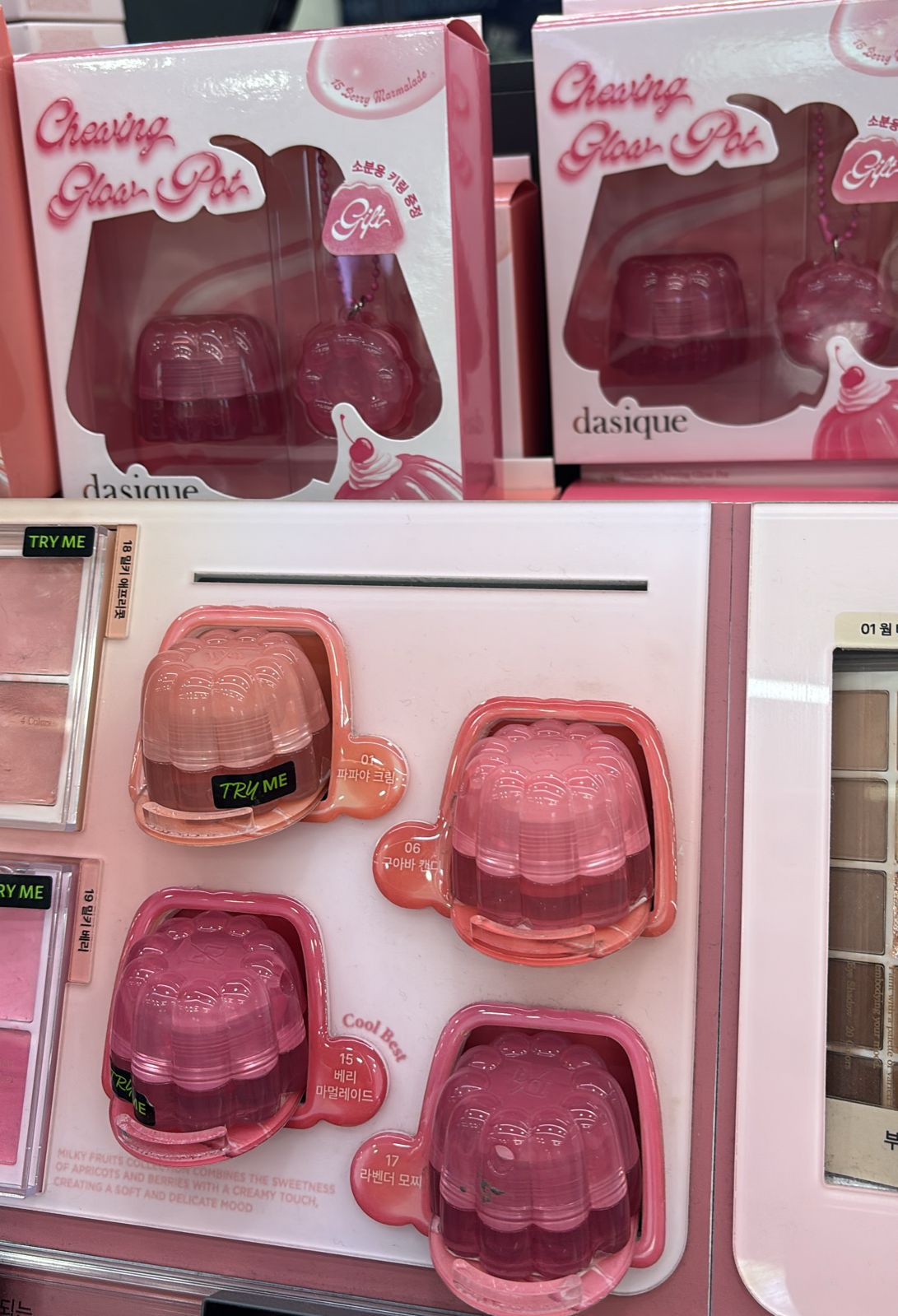 DASIQUE CHEWING GLOW POT - FREE KEYCHAIN SAKURA